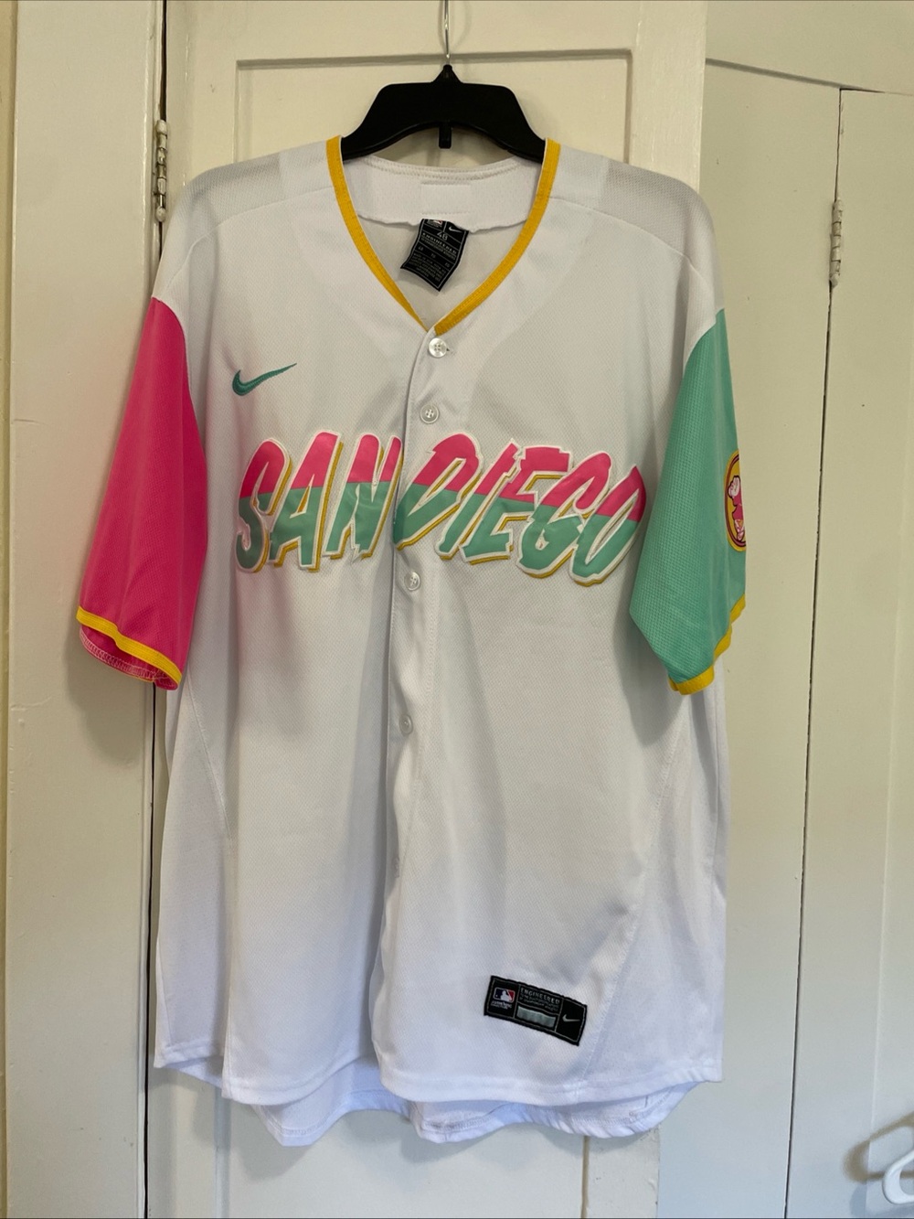 San Diego Padres Nike Engineered City Connect pink white and mint jersey xl